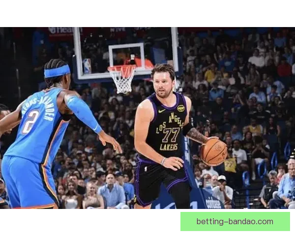 东契奇腿筋受伤老詹重回持球核心湖人依赖41岁老将撑局面