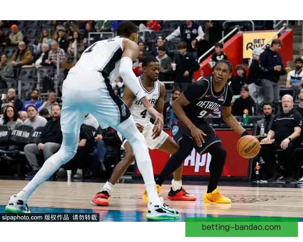 文班亚马统治攻防砍下26分14篮板马刺三人20加狂胜热火迎来六连胜